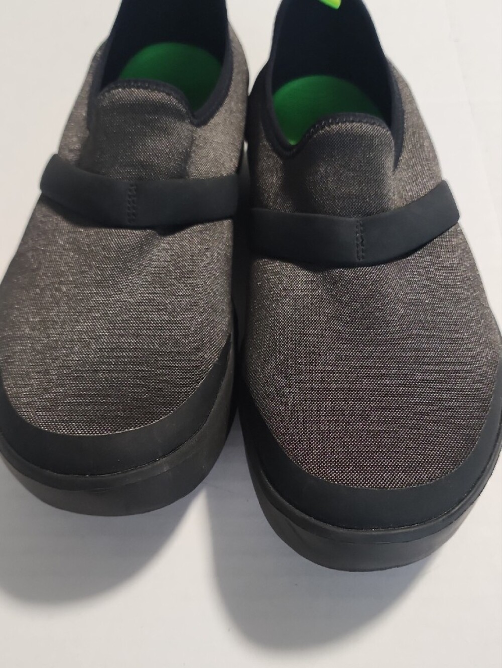 OOFOS Black Slip-On Clogs with Green Insole - Picture 3 of 10